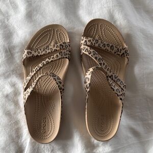 CROCS Women's size 8 Kadee II Tan Leopard Print Sandals